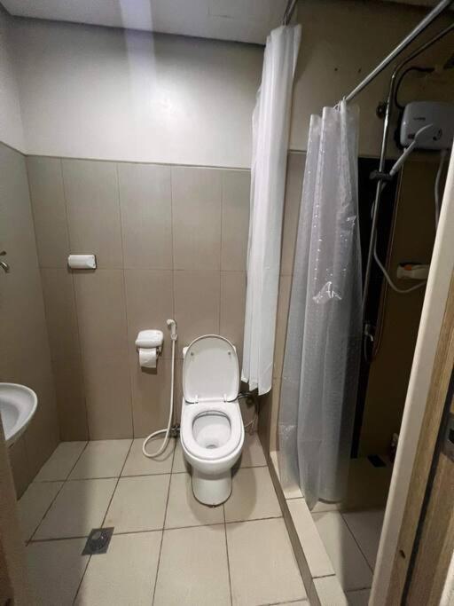 Breeze Residences - 1Br Unit With Balcony -Top Floor Manila Exteriör bild
