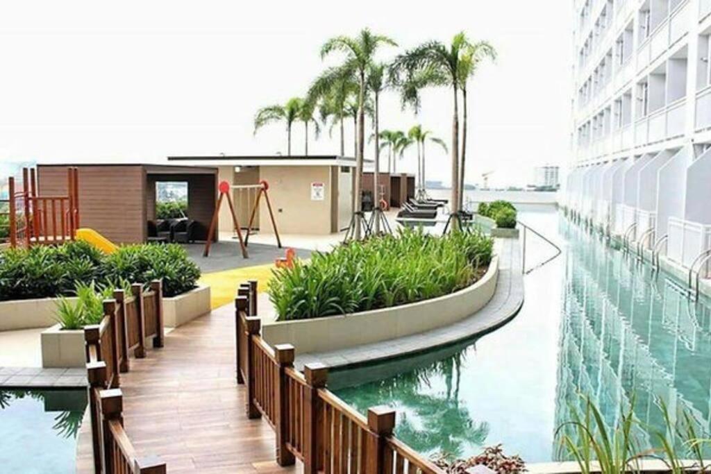 Breeze Residences - 1Br Unit With Balcony -Top Floor Manila Exteriör bild